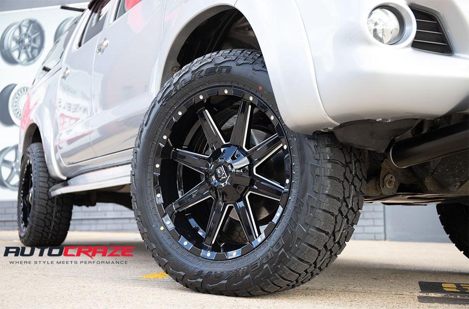 TOYOTA HILUX N70 4WD BLADE  OR GLOSS BLACK MILLED